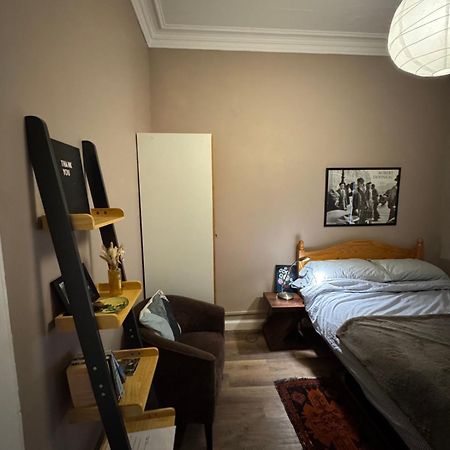 Central Room In Historic Tenement Shared Apartment Near Old Town Эдинбург Экстерьер фото